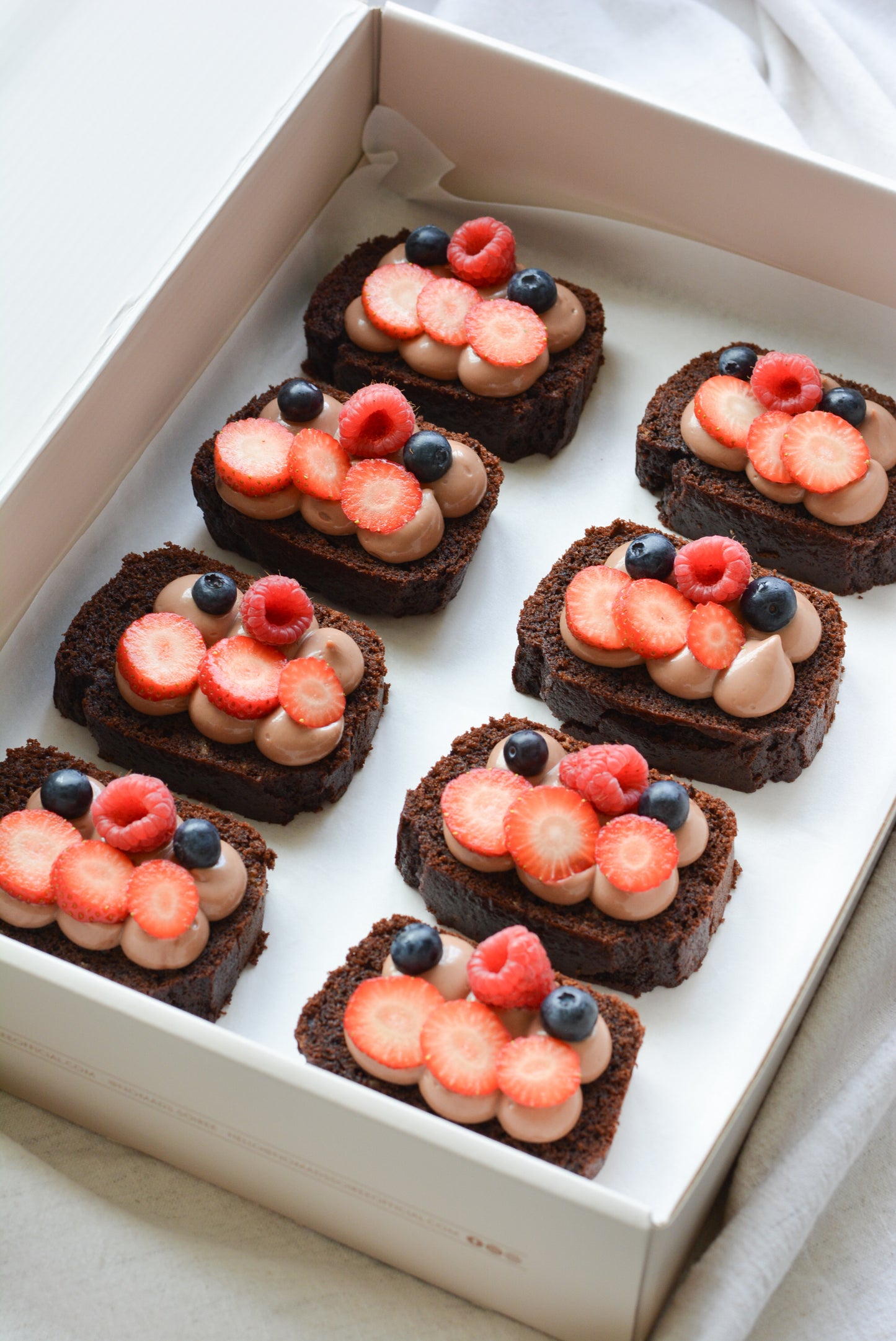 Classic Chocolate Berry Loaf Box