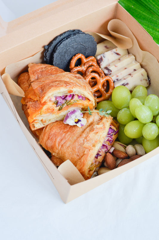 Brunch Soirée - 치킨 Chikin Croissant Box